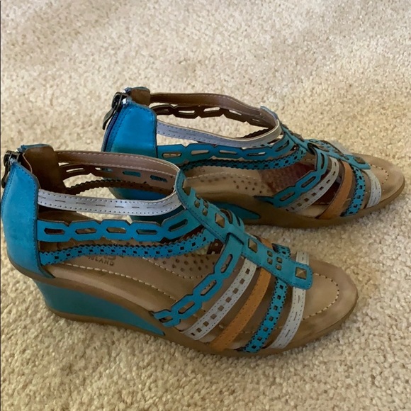 Serene island sandals. Some wear, otherwise comfy - Picture 2 of 7